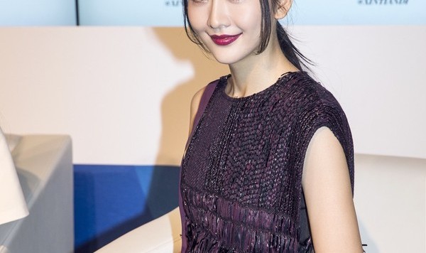 王鸥 戏外的秦般若竟然穿了性感流苏裙！