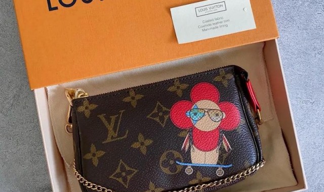 一线品牌女包有哪些牌子图片,日本潮流女包品牌逐渐走入民众