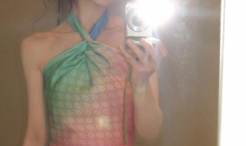 今年没准备新衣服，穿10年前的照样时髦