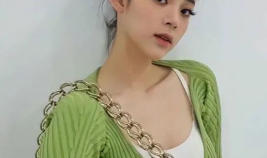 你也可以拥有Jennie同款针织衫的快乐