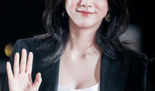 不争不抢的汤唯却在戛纳红毯赢很大