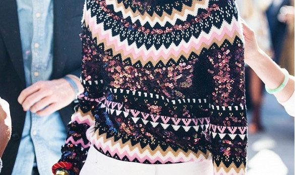 新穿法｜秋天有了新毛衣还不够，手镯戴在袖子上被玩火了！