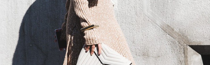 冬天要时髦才是正经事，一条围巾解救你整季的沉闷搭配！