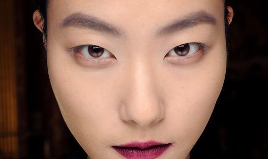 现在流行单眼皮，据说这样的造型能让单眼皮的你更有型哦！