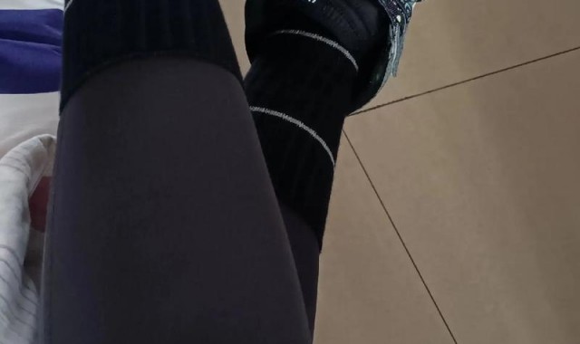 秋裤扎在袜子里？不，现在流行把裤子扎在靴子里