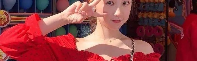 把衣服剪成了一半的宋茜，只为了拥有这件Milkmaid Top！