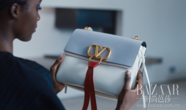 欧洲奢侈品在线零售商Mytheresa与Valentino合作推出VRING包袋以及VR时尚电影