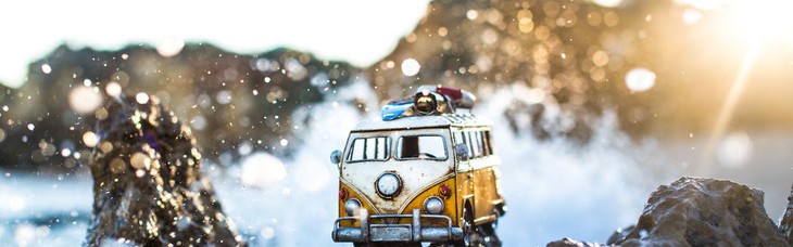 带着迷你小车周游世界，还有比这更萌的事情吗？！