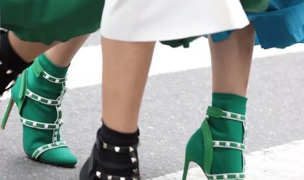 热巴景甜可能都穿上两条秋裤了，你的老寒腿还在风中露着脚踝瑟瑟发抖？