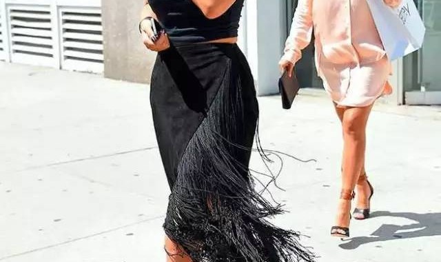 秋日怎么能少了一条流苏裙！快穿起来一起摇摆～