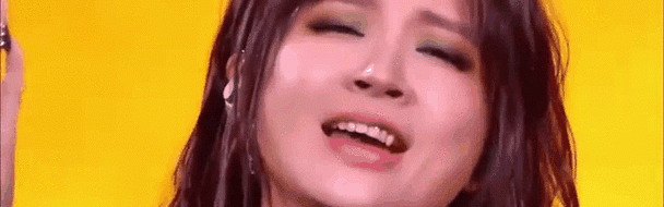 粉了几十年的过气女顶流，翻红了！