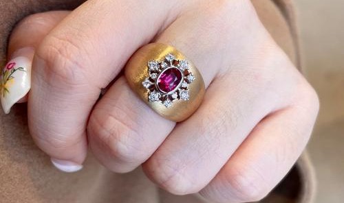 别拿老眼光看它，20+的你没理由拒绝红宝石！