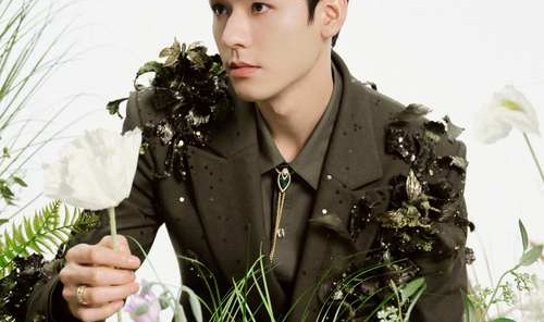 龚俊、Sophie Turner演绎路易威登全新智能腕表