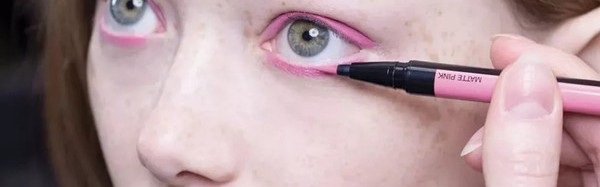 你说彩色眼线只适合博主超模?我怎么觉得和我的100件新衣都很搭呢!