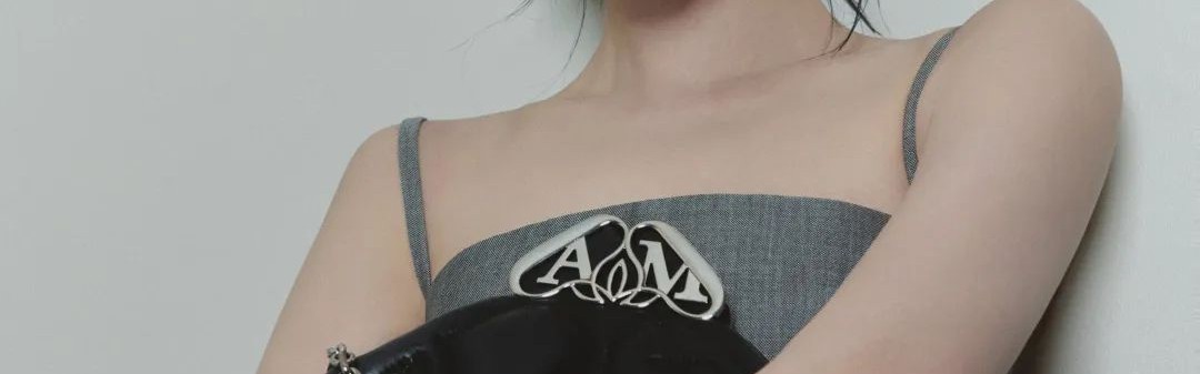 与张天爱一起漫步巴黎,探寻美与力量。