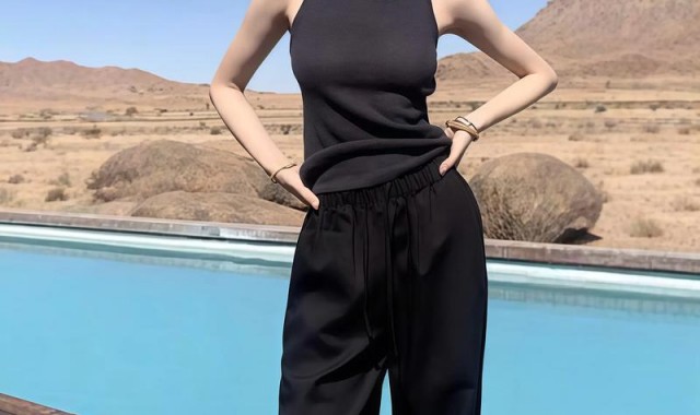 时髦的人都开始在后背花心思了！