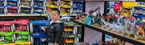 2-10元店货源批发玩具,如何进货？这些商家怎么做？