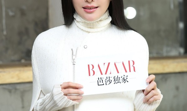 揭秘明星化妆包,秦岚的宝贝拯救换季的你!
