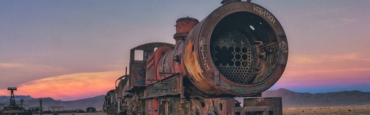 玻利维亚有全世界最美的火车残骸