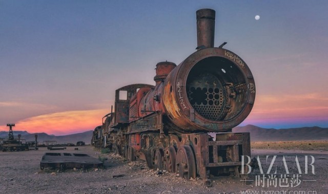 玻利维亚有全世界最美的火车残骸