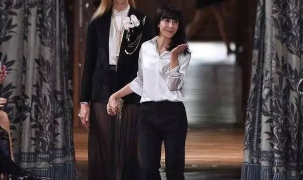 刘雯和KK在Lanvin秀上比美，日日抢了设计师饭碗！【芭瞎时装周】