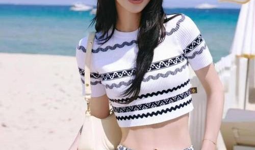 金晨胆子很大啊!一身芭比粉还不吃藕?