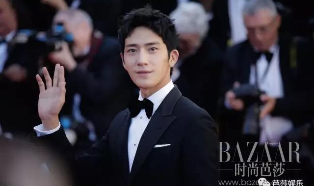 知世故而不世故，出道十年，井柏然仍是自在如风的少年