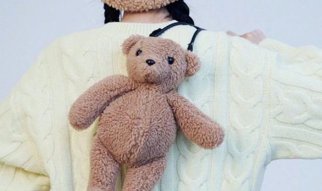 看到杨幂才发现，自己少了一款毛绒渔夫帽！