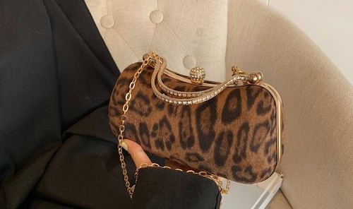 拿一只豹纹包，就能拥有女王范！