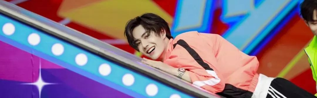 被爱豆回复微博、举手机一起合照,你有过追星的高光时刻吗?【芭姐日常】