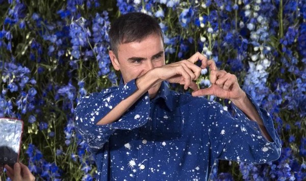 Dior又和设计师分手，只有大表姐不离不弃！