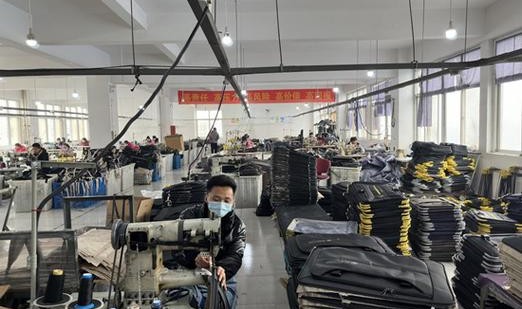 箱包生产商,保定白沟箱包厂家生产箱包质量好款式多样