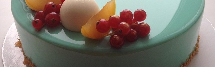 这可能是你见过的最美的蛋糕,因为她是镜面儿的!