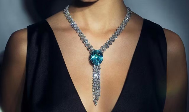 苏富比与 Adler Joailliers 共同呈献 蓝湖碧玺(The Blue Lagoon)