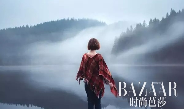 这个90后加拿大美女的自拍方式，你绝对没见过！