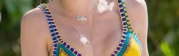 Cara Delevingne 明星们都组团去海边秀泳衣了！