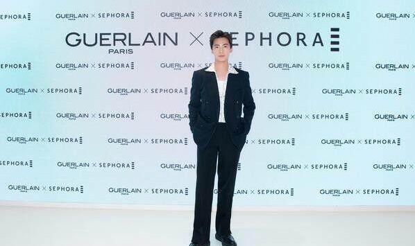 法国娇兰KISSKISS亲亲唇膏新品发布