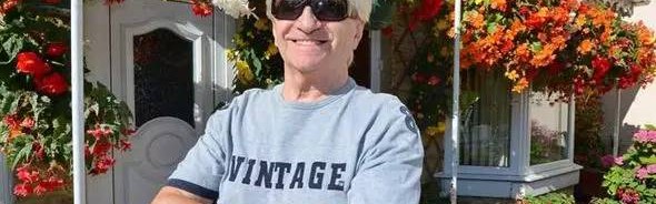 失明20年,77岁老人用双手种出一个绝美花园