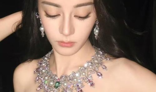 美上热搜的脸,长什么样?