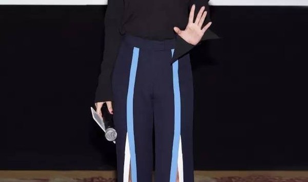 每日星范 ｜ 宋佳 一言不合就开叉，清凉时髦一整夏！