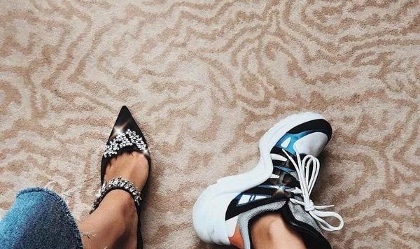 老爹鞋在大家的一片骂声中更火了，火到我都买不到正常球鞋！