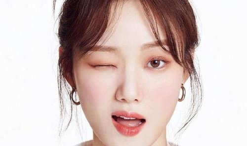 李圣经你用了啥?粉唇娇嫩俏娇娃,想带你舞池蹦恰恰!