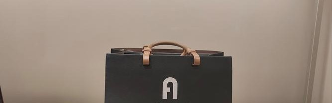 FURLA LOGO LINKS 致敬意式风情