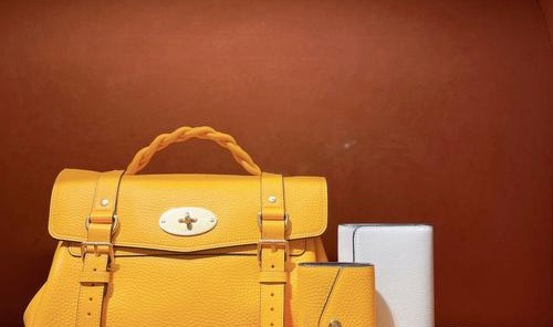 全新联名系列Mulberry X Alexa Chung瞩目发布