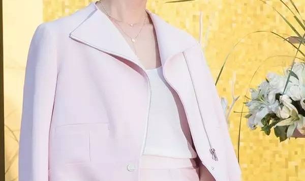 每日星范 ｜ 李冰冰 把粉嫩少女穿上身