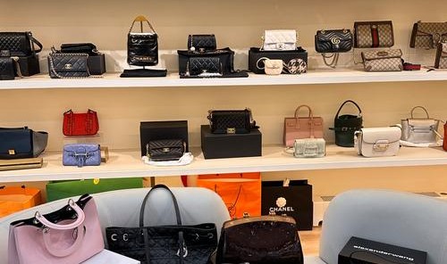 箱包陈列,合理商品陈列可起到宣示商品、提升品牌形象等作用