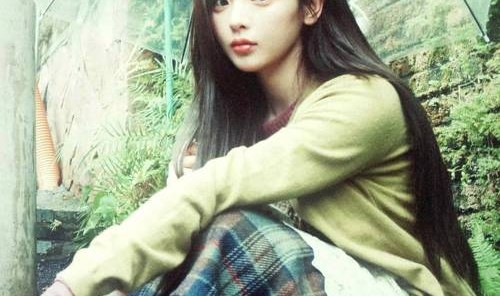 演技在线的杨超越，皮肤也时刻水润！