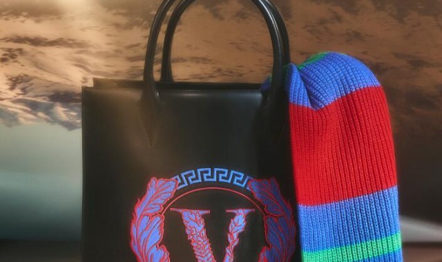 VERSACE 2020 年假日宣传广告 上车,我们一起去冒险!