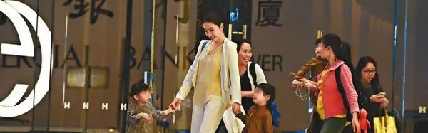 44岁黎姿：幸福的女人不仅美，还不会老！