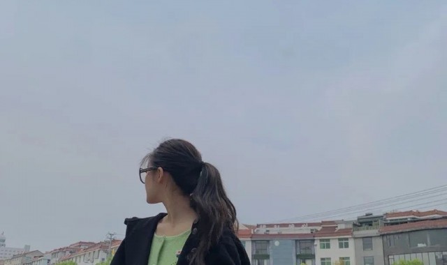 热到晕的夏天，你还要散着头发吗？